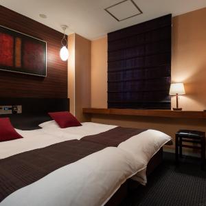 Small Twin Room - Non-Smoking
