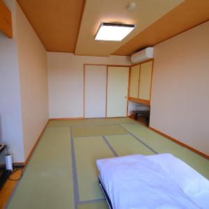 Japanese-Style Room with Shared Bathroom - Smoking