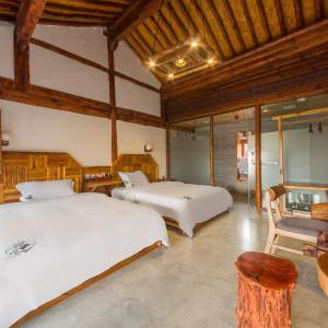 Twin Room with Shared Toilet