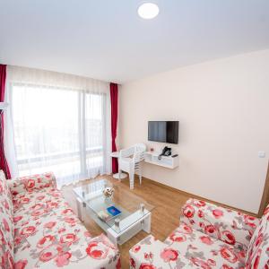Two-Bedroom Apartment with Side Sea View (6 Adults)