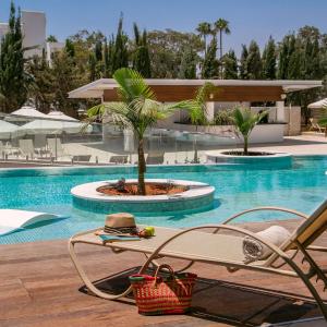 Double or Twin Room with Pool Access