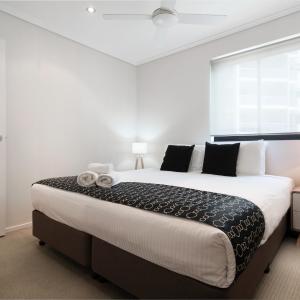 Three-Bedroom Apartment with Balcony