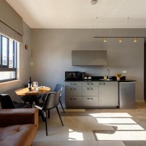 One Bedroom Suite with Private Safe Room (Mamad)