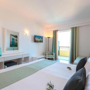Double or Twin Room with Side Sea View