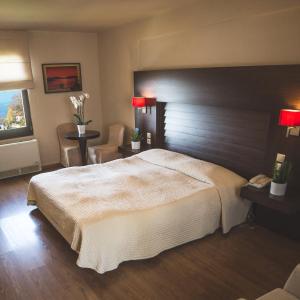 Suite with Balcony and  Portaria View