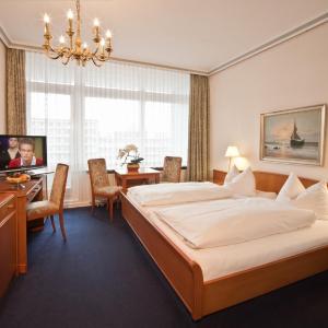 Double Room with Balcony and Land View