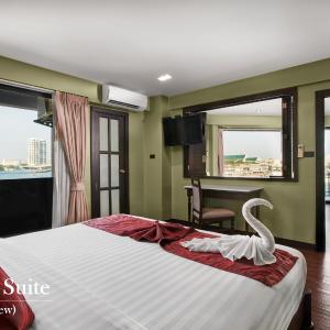 Corner Suite