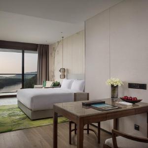 Suite with Lake View