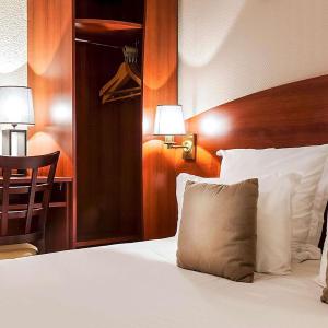 Queen Room with Air Conditioning - Non Smoking