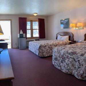 Queen Room with Two Queen Beds - Pet Friendly