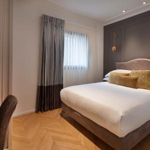 Small Classic Room
