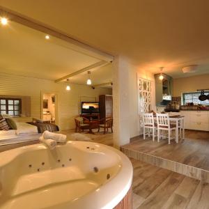 Suite with Hot Tub