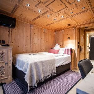 Single Room Chalet Style