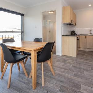 Deluxe Two-Bedroom Apartment with Kitchen