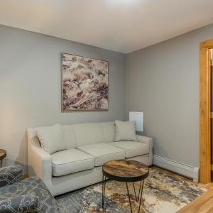 One Queen Suite