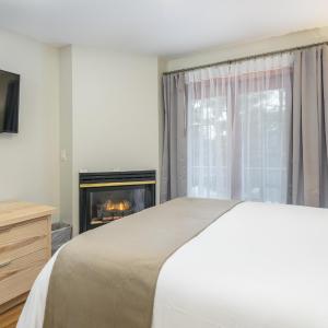 One Queen Suite with Fireplace