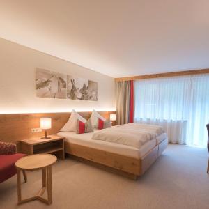 Two-Bedroom Suite (5 Adults) with Balcony