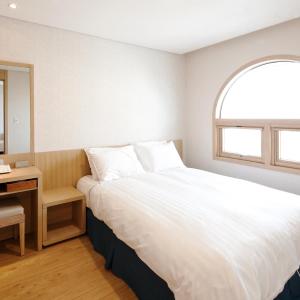 Suite - Double Room (With Kitchenette)