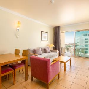 One-Bedroom Apartment with Sea View
