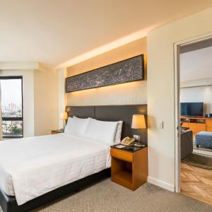 Deluxe Three-Bedroom Twin