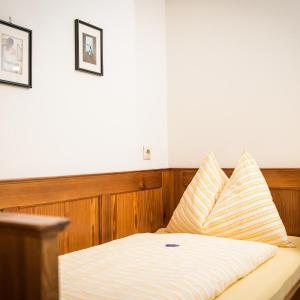 Single Room with Balcony and shared bathroom