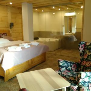 Deluxe Double Room with Jacuzzi, Balcony and Lake View