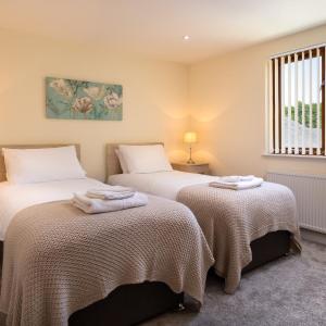 Two Bedroom Dog Friendly Marina View Apartment