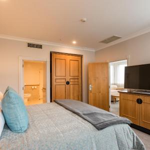 Classic One-Bedroom Suite