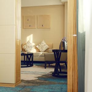 Business Suite (with 2 breakfast)