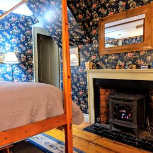 Queen Room - Aster