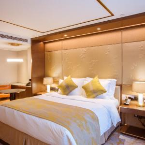 Deluxe King Suite