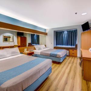 Deluxe Queen Room with Two Queen Beds - Non-Smoking