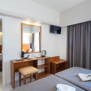 Family Room (2 Adults + 1 Child)
