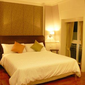 Standard Double or Twin Room with Partial River View 