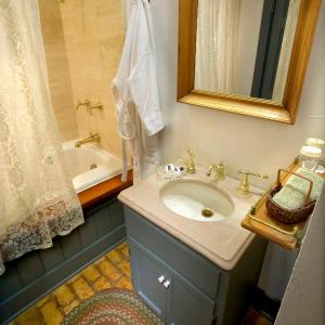 King Room with Spa Bath