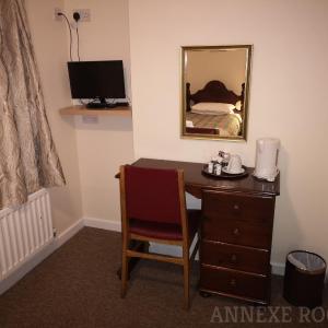 Single Room Ensuite Bathroom - Annex