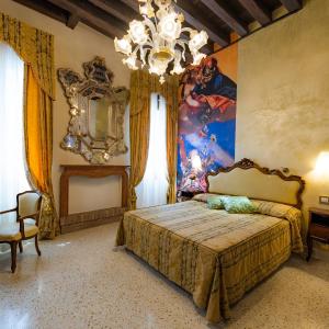 Deluxe Double Room with Square View
