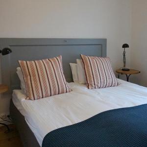 Large Two-Bedroom Apartment with Sea View