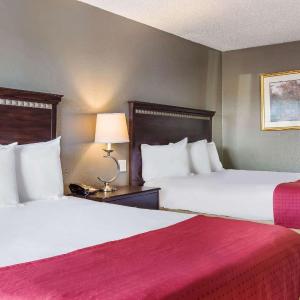 Queen Room with Two Queen Beds - Non-Smoking