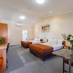 Deluxe Queen Twin Room 