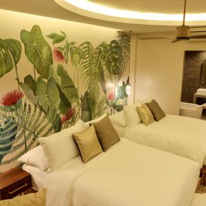 Family Room with Garden View