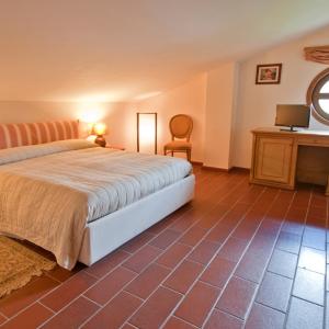 One-Bedroom Apartment (2 Adults + 3 Children) - Attic