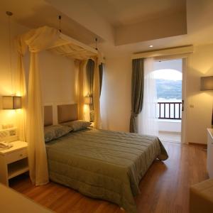 Superior Double Room with Hydromassage Shower - Sea Front 4th floor