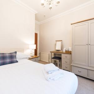 Single room with shared external bathroom