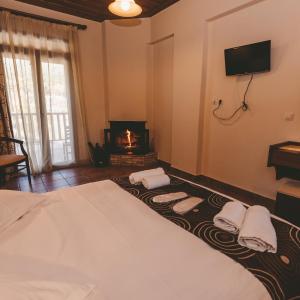 Double or Twin Room with Mountain View