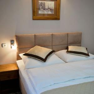 Double Room (1 Adult)
