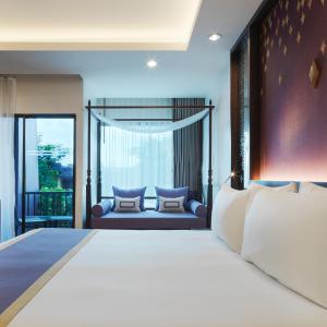 Signature Club Room
