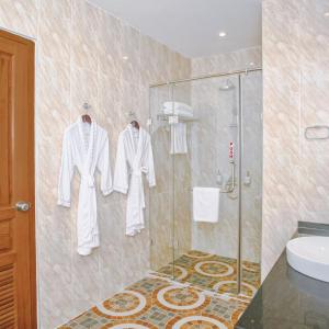 Premier Apartment with Shower