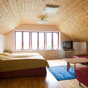 Family Room - Annex