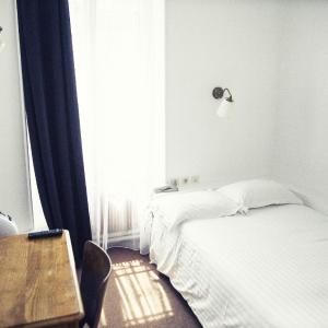 Single Room with free jacuzzi access
